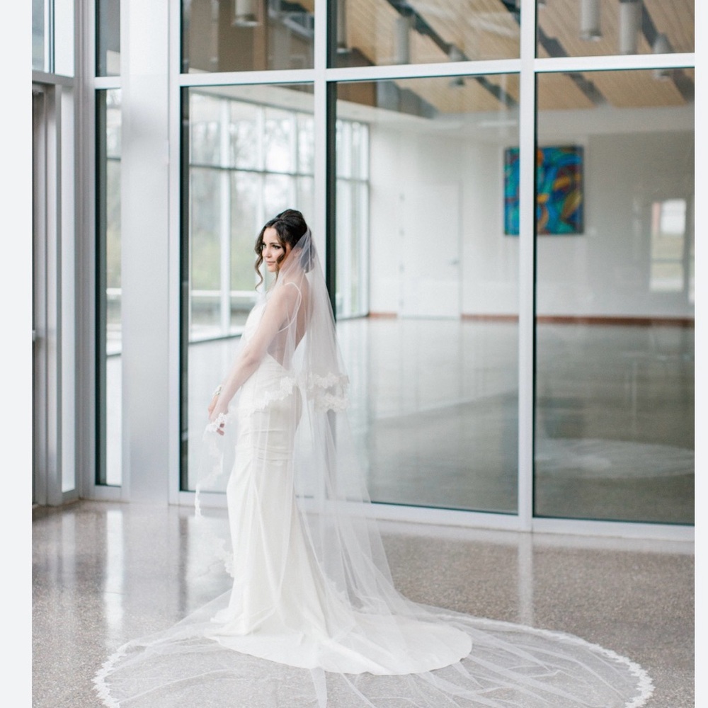 ISO TONI FEDERICI IVORY MONIQUE VEIL